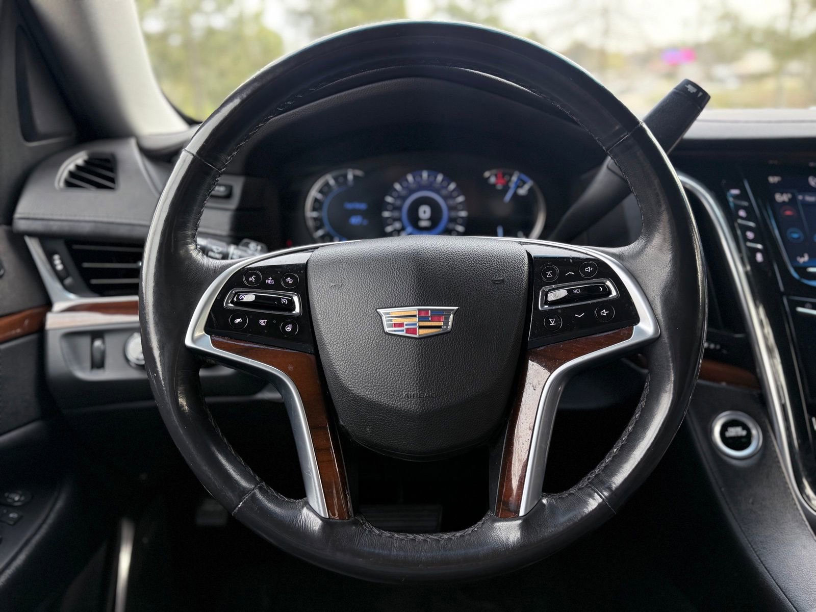 Used 2018 Cadillac Escalade Luxury image 24