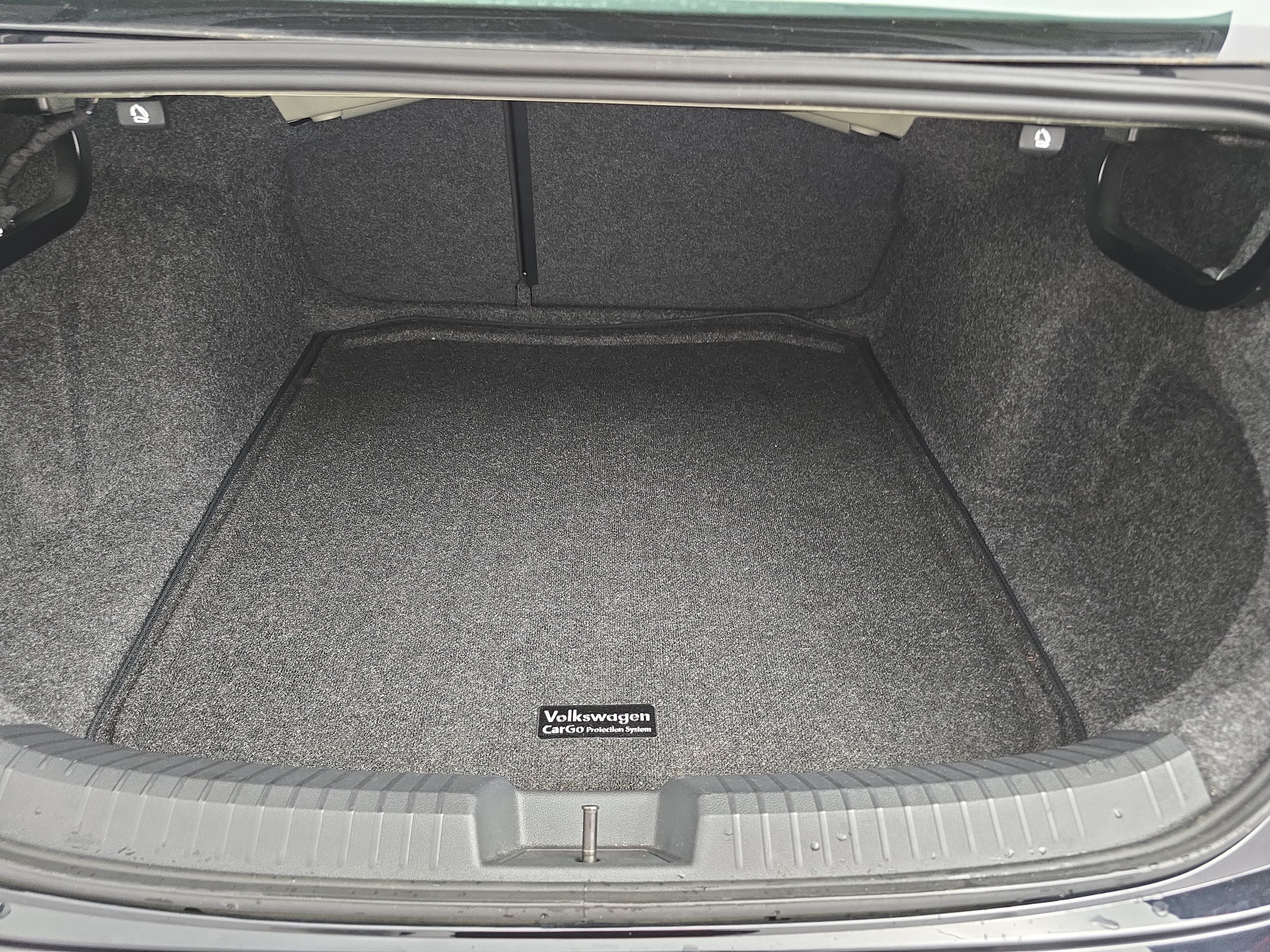 Certified 2025 Volkswagen Jetta SE w/ Sunroof Package FWD image 12