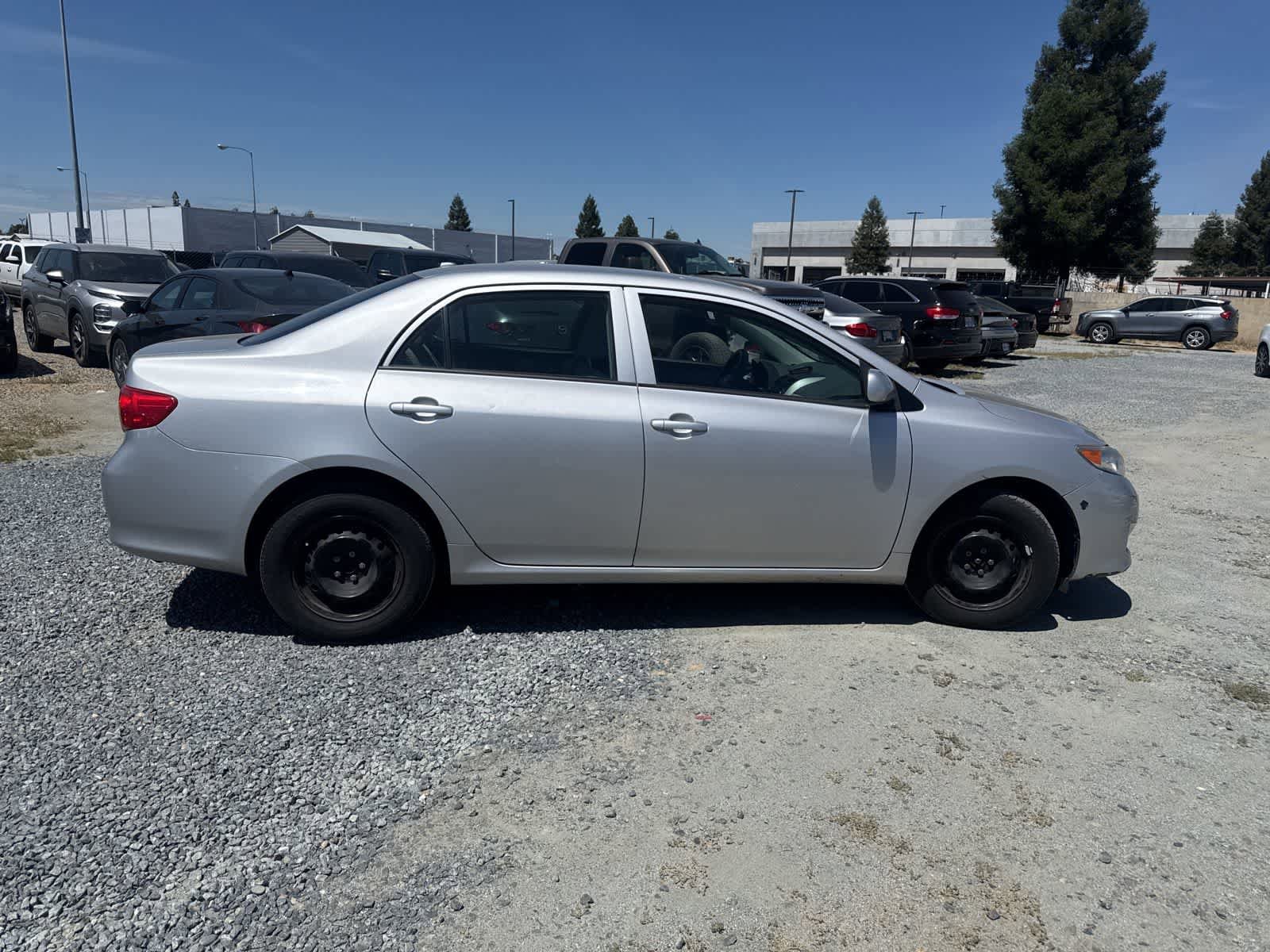 Used 2010 Toyota Corolla LE image 4
