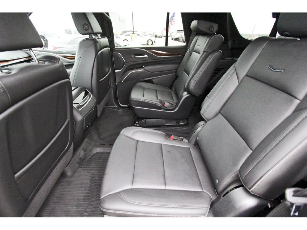 Certified 2024 Cadillac Escalade Luxury RWD image 7