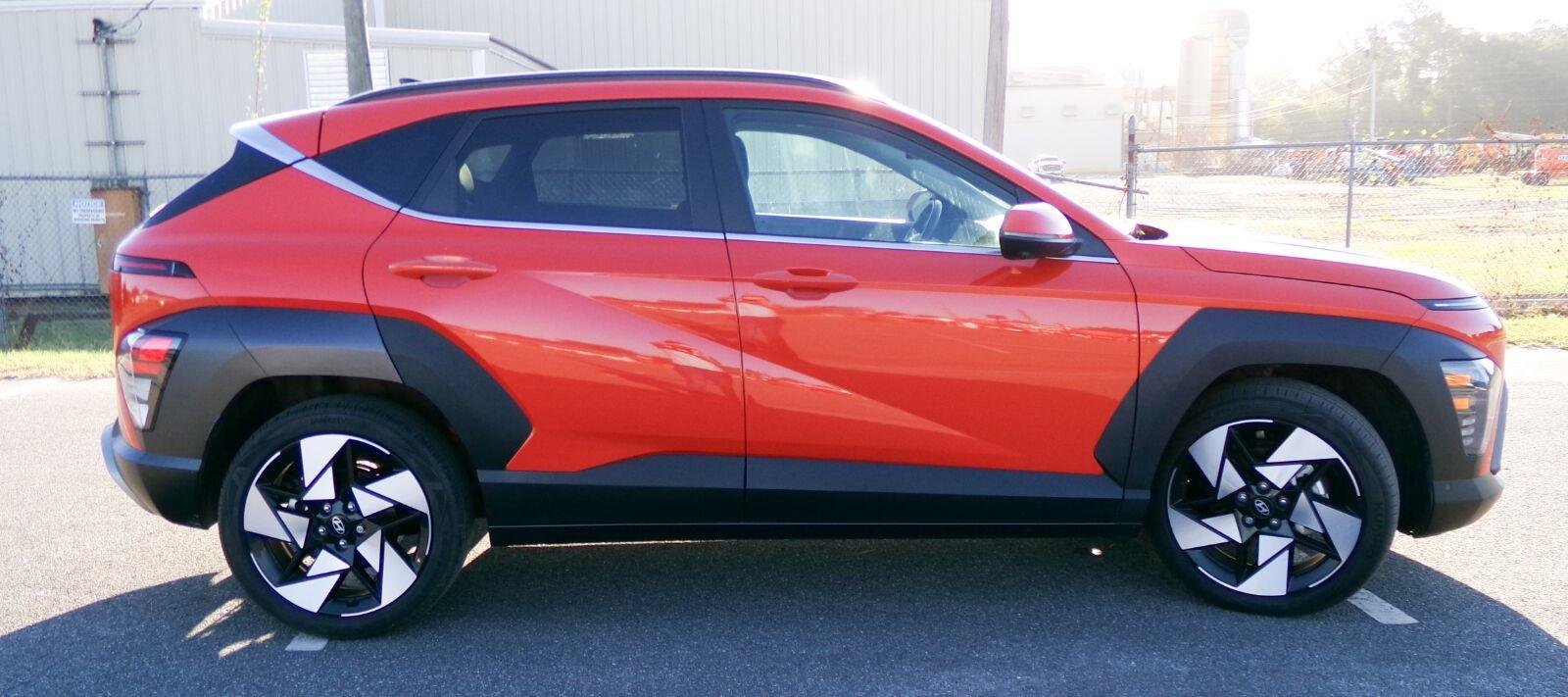 Used 2024 Hyundai Kona Limited FWD image 6