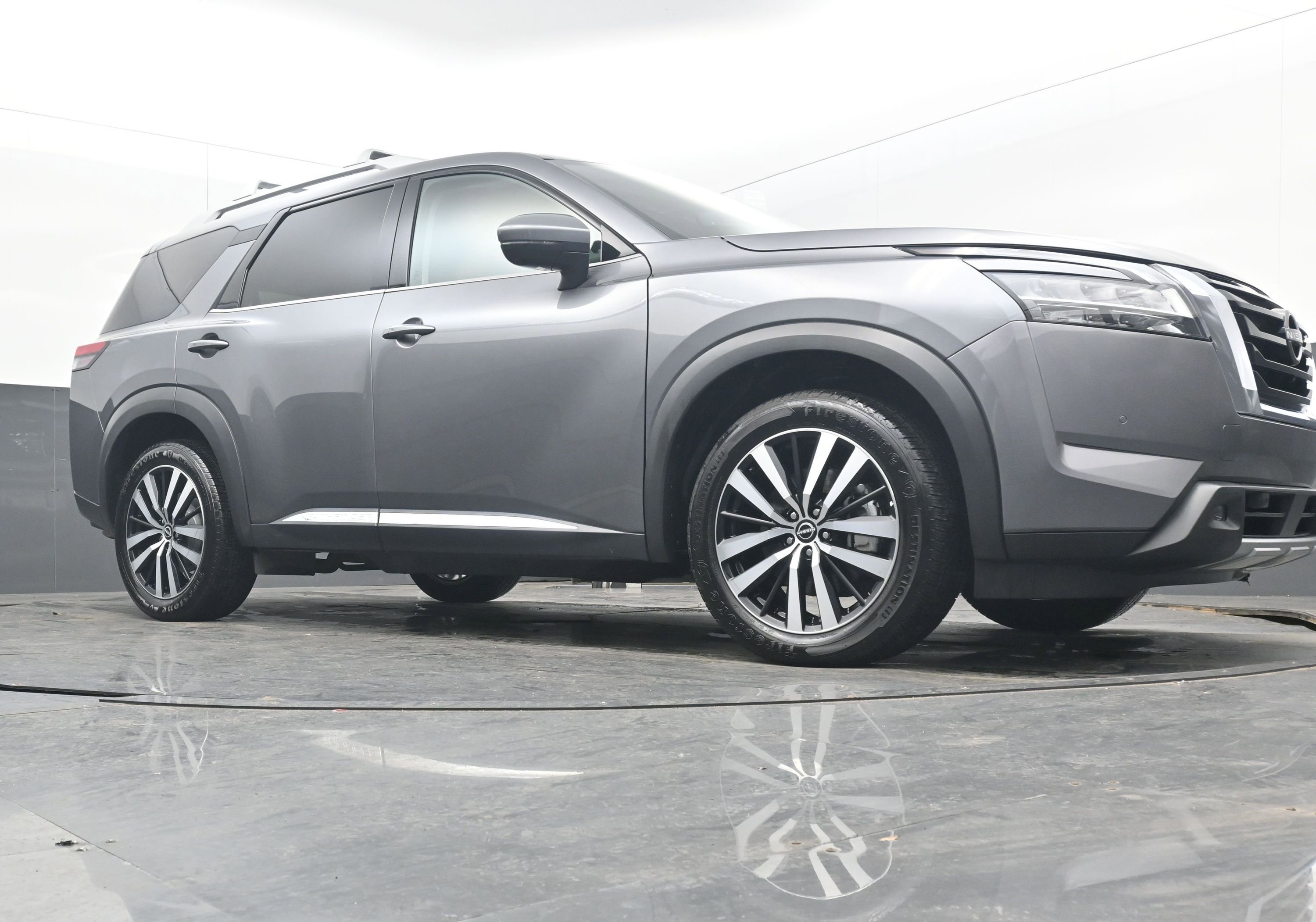 Used 2023 Nissan Pathfinder Platinum w/ Cargo Package image 22