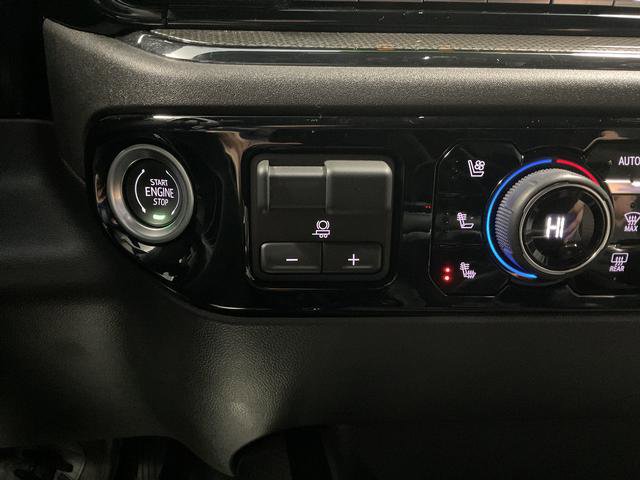 Used 2025 Chevrolet Silverado 1500 ZR2 w/ Technology Package image 17
