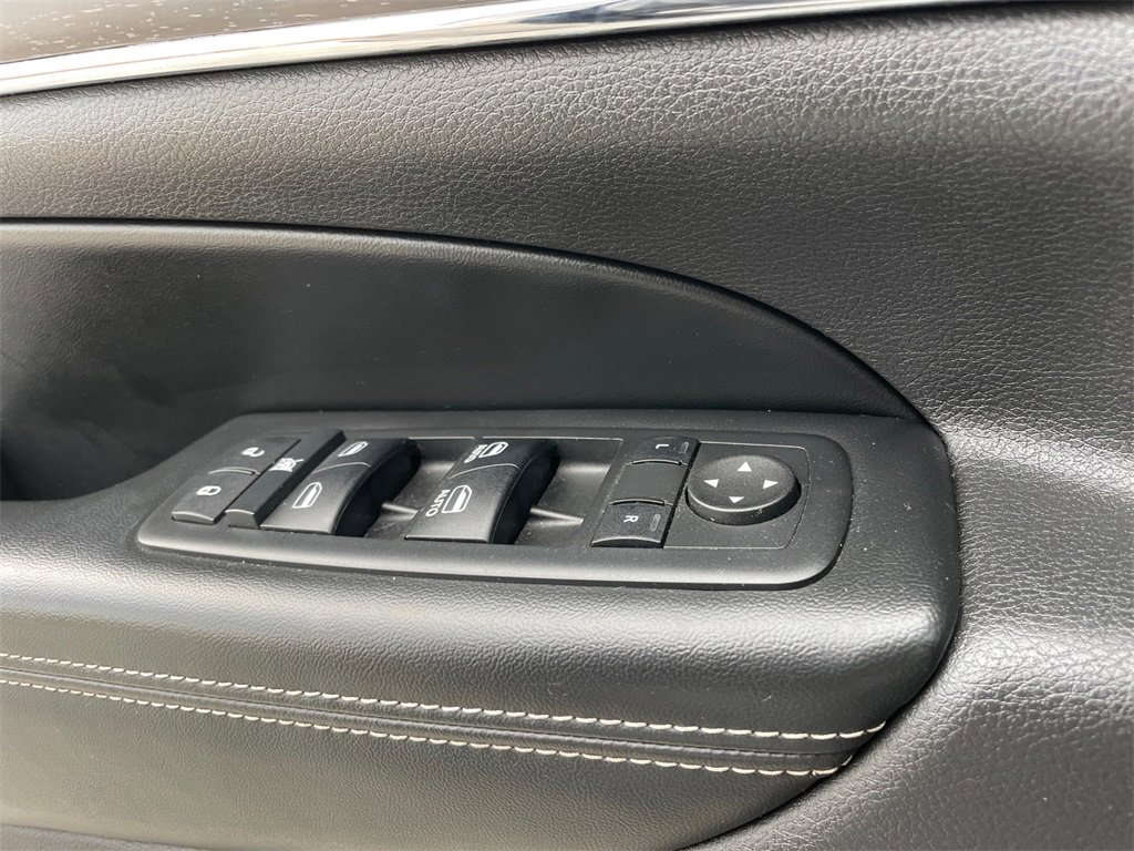 Used 2016 Jeep Grand Cherokee Limited image 32