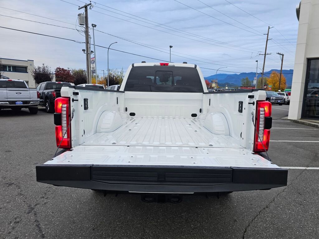 New 2026 Ford F350 Lariat w/ FX4 Off-Road Package image 5
