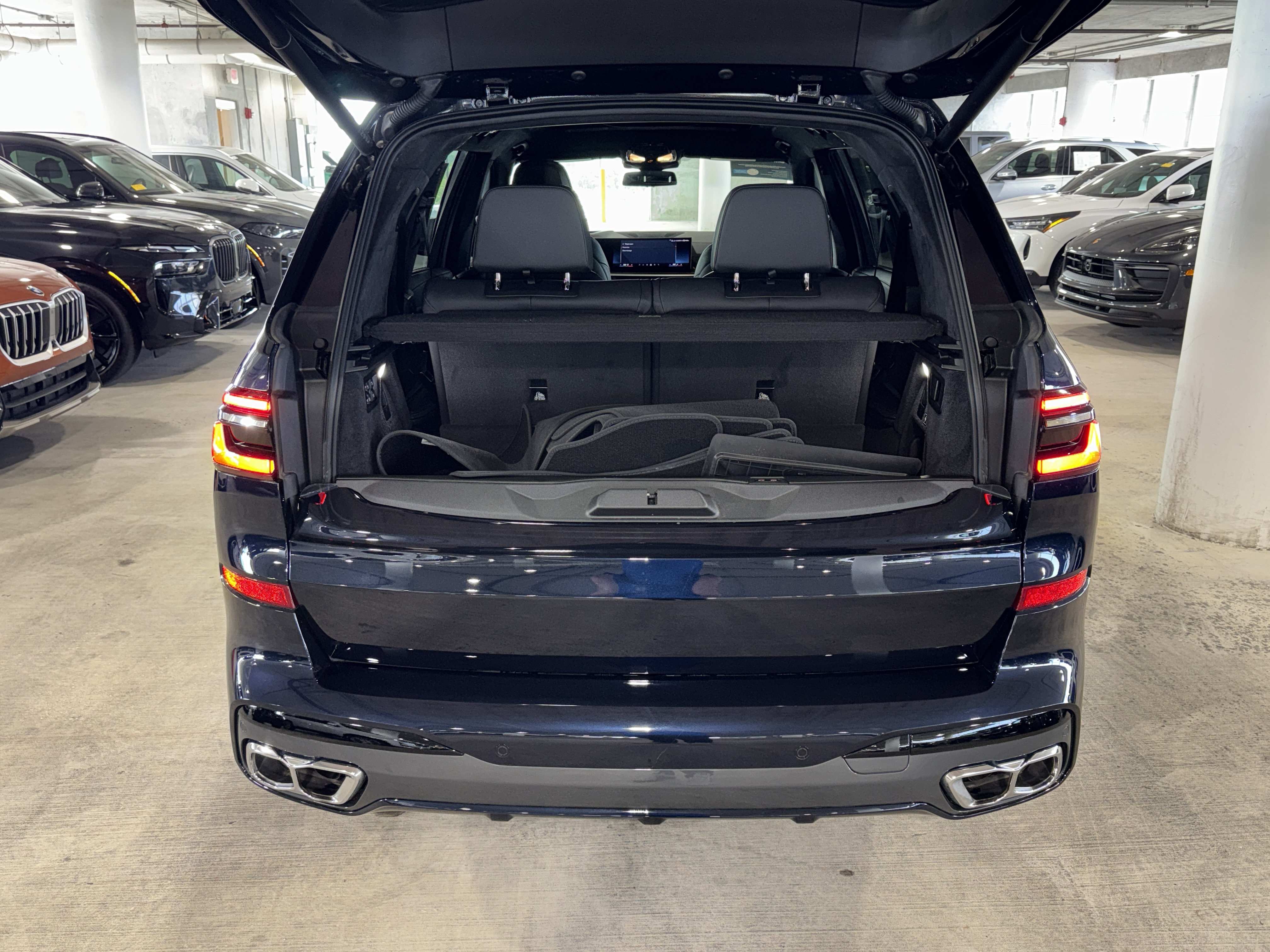Used 2025 BMW X7 M60i AWD/4WD image 14