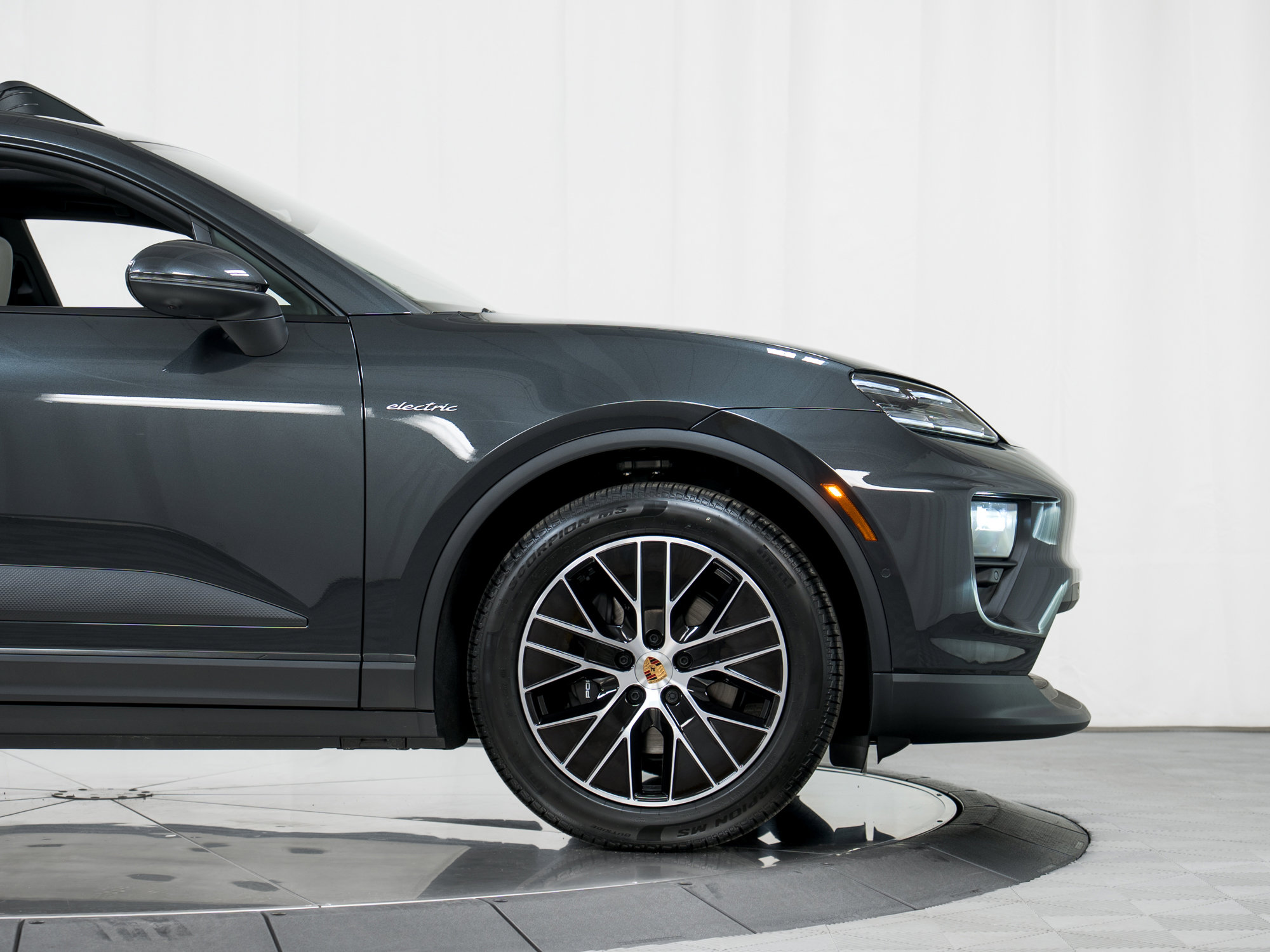 New 2026 Porsche Macan 4 Electric AWD/4WD image 11