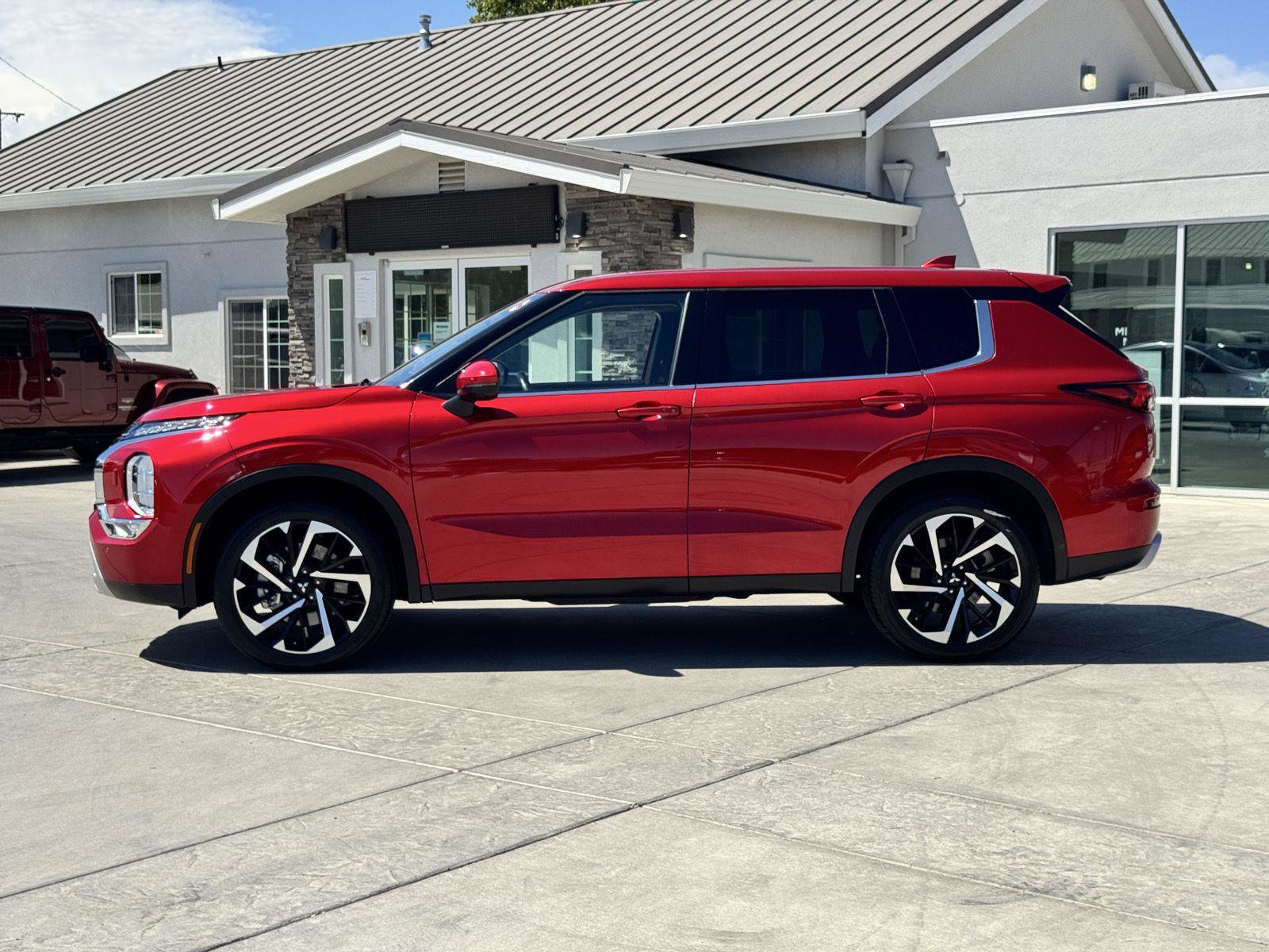Used 2024 Mitsubishi Outlander SE image 8