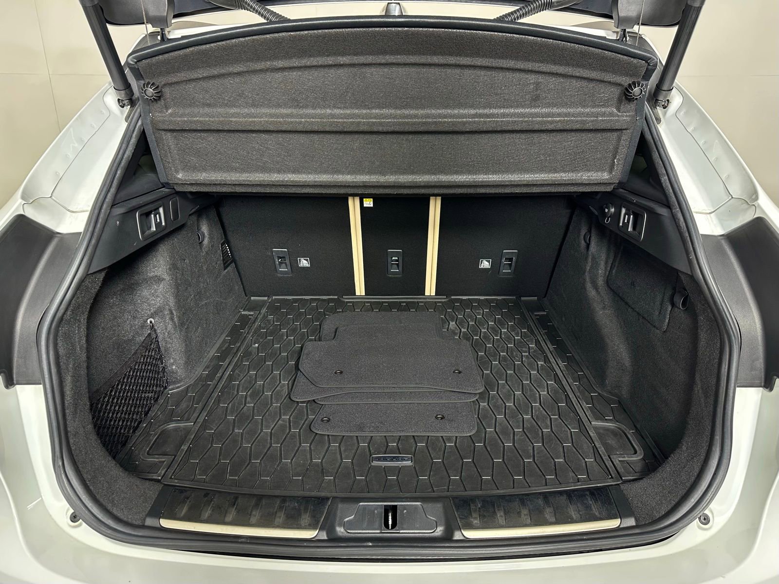 Used 2020 Jaguar F-PACE Premium image 28