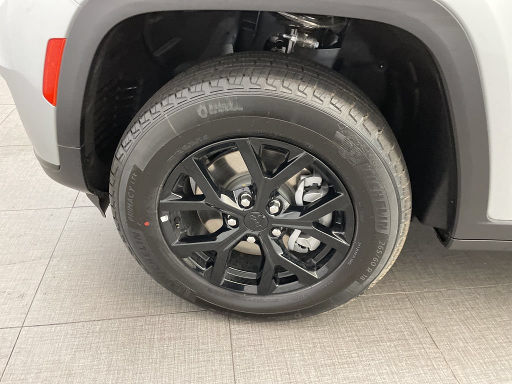 New 2025 Jeep Grand Cherokee L Altitude AWD/4WD image 8