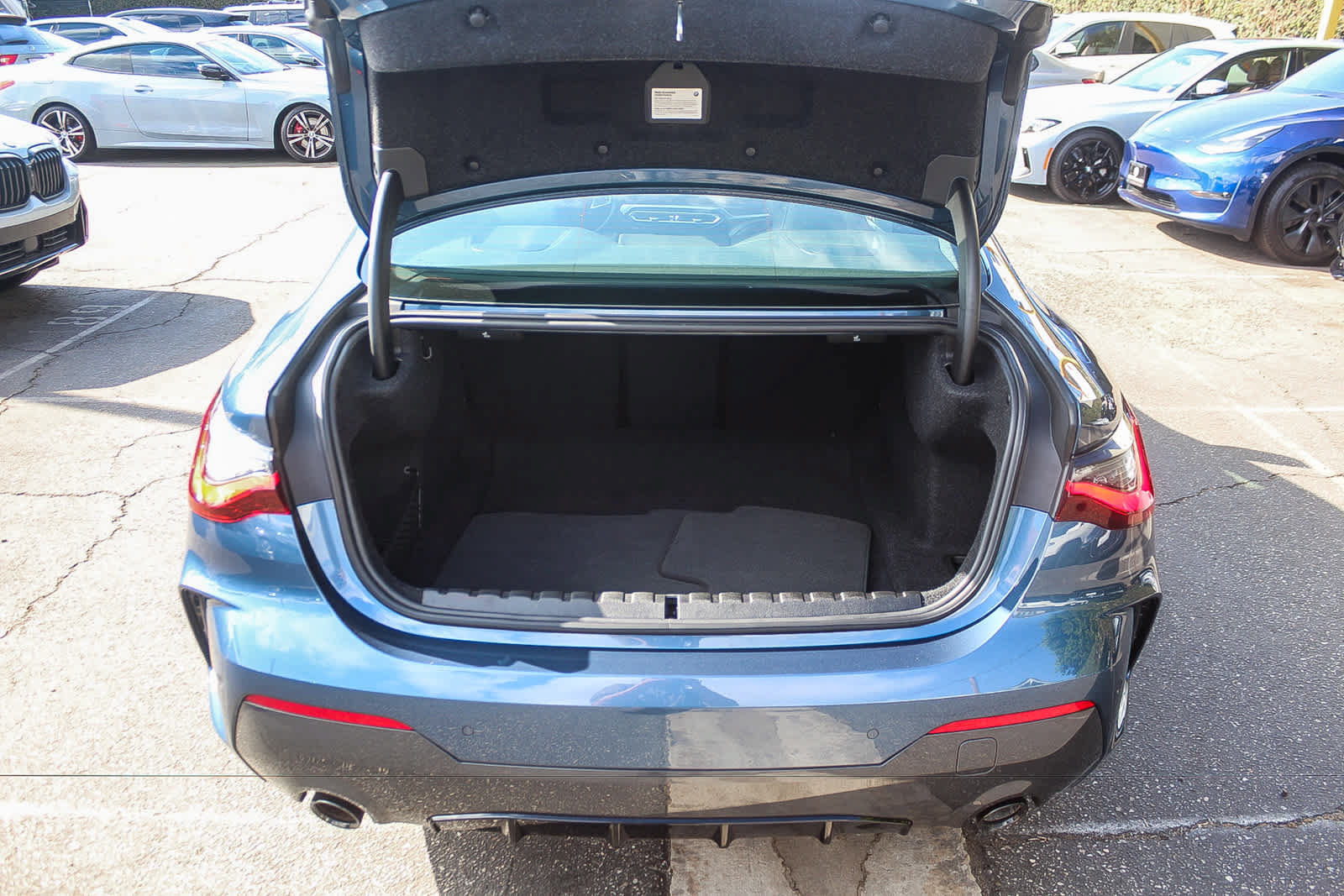 Used 2024 BMW 430i Coupe w/ M Sport Package RWD image 33