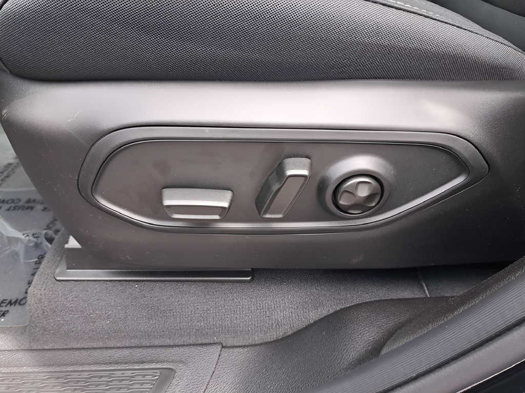 New 2026 Jeep Grand Cherokee Laredo X AWD/4WD image 34