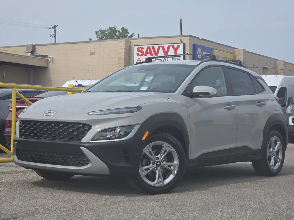 Used 2023 Hyundai Kona SEL FWD image 2