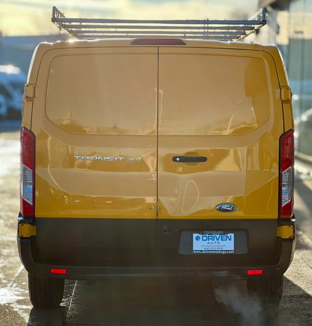Used 2019 Ford Transit 250 130 Low Roof RWD image 4