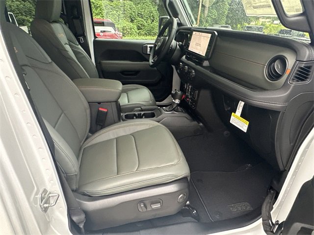 New 2025 Jeep Gladiator Mojave w/ Convenience Group image 13