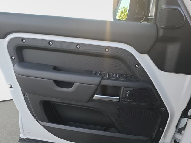 New 2026 Land Rover Defender 110 X-Dynamic SE AWD/4WD image 19