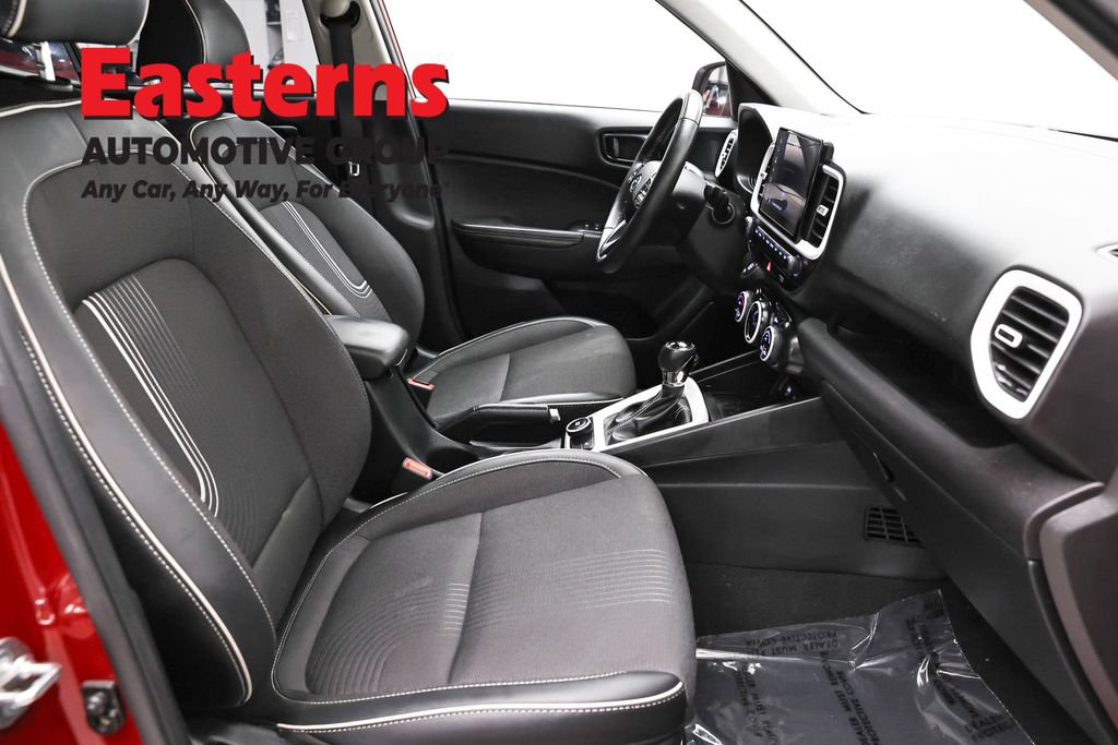 Used 2024 Hyundai Venue Limited FWD image 24
