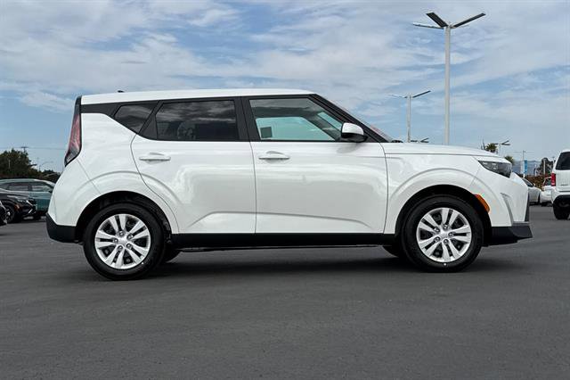New 2025 Kia Soul LX image 3