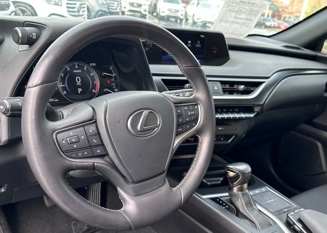Used 2022 Lexus UX 200 w/ Premium Package image 13