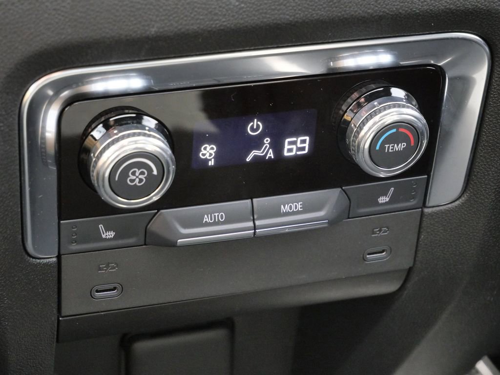 Used 2025 GMC Yukon Denali w/ Sun & Power Step Package AWD/4WD image 37