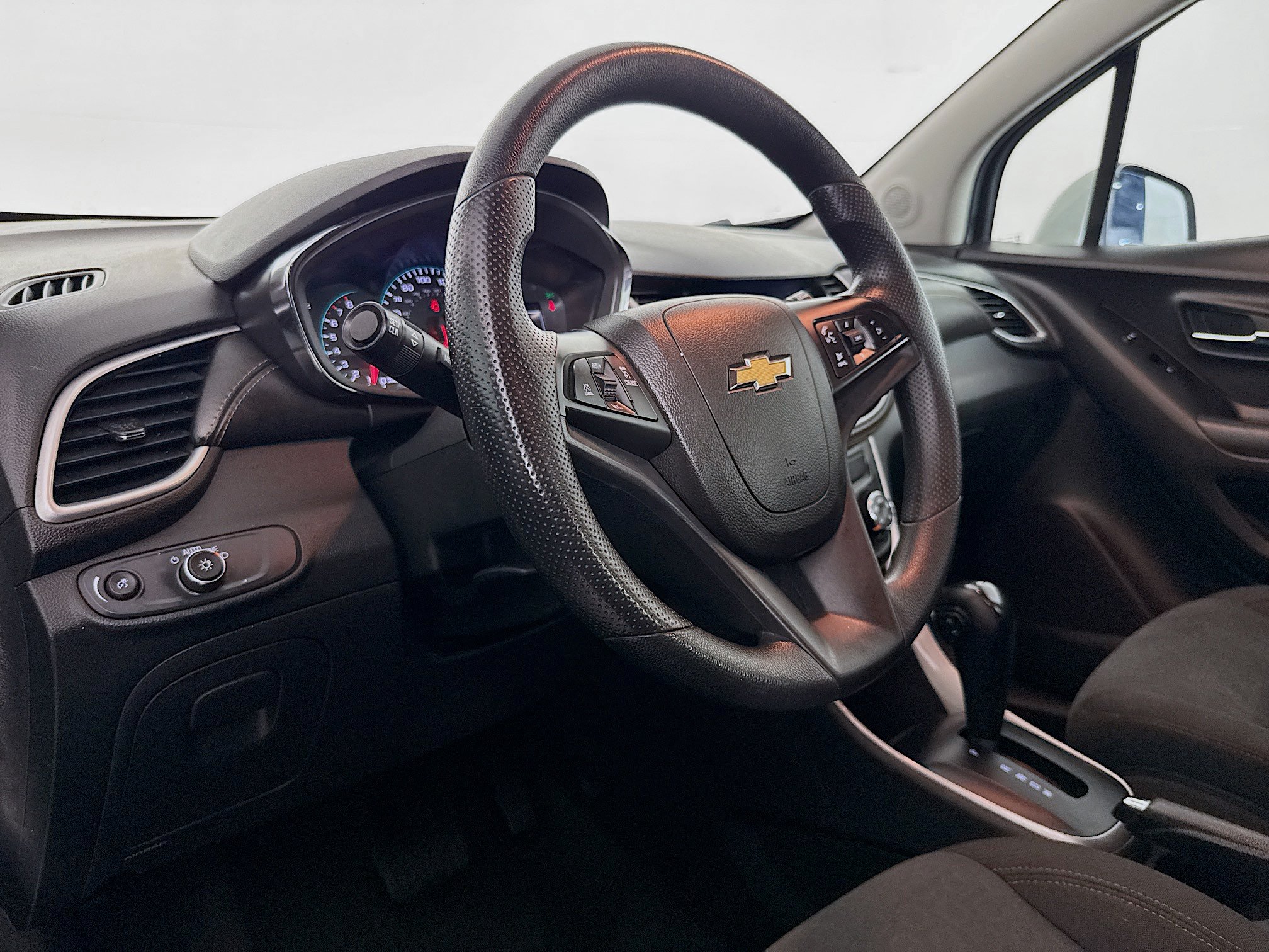 Used 2022 Chevrolet Trax LS w/ Tint and Cruise Package FWD image 21