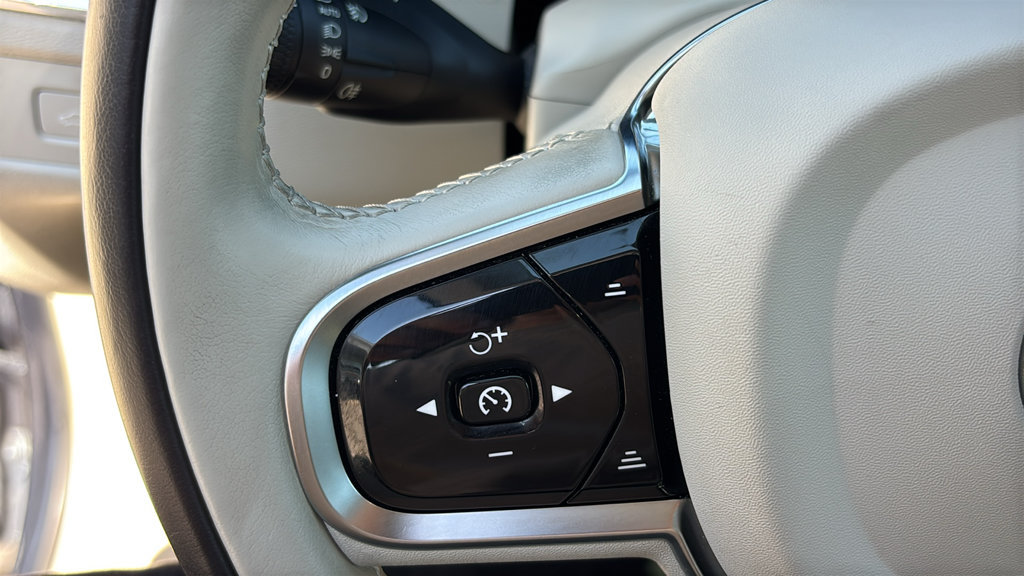 Certified 2024 Volvo XC60 B5 Core w/ Climate Package AWD/4WD image 17