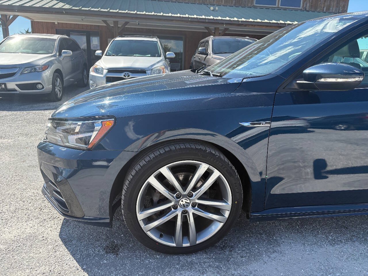 Used 2018 Volkswagen Passat 2.0T R-Line FWD image 4