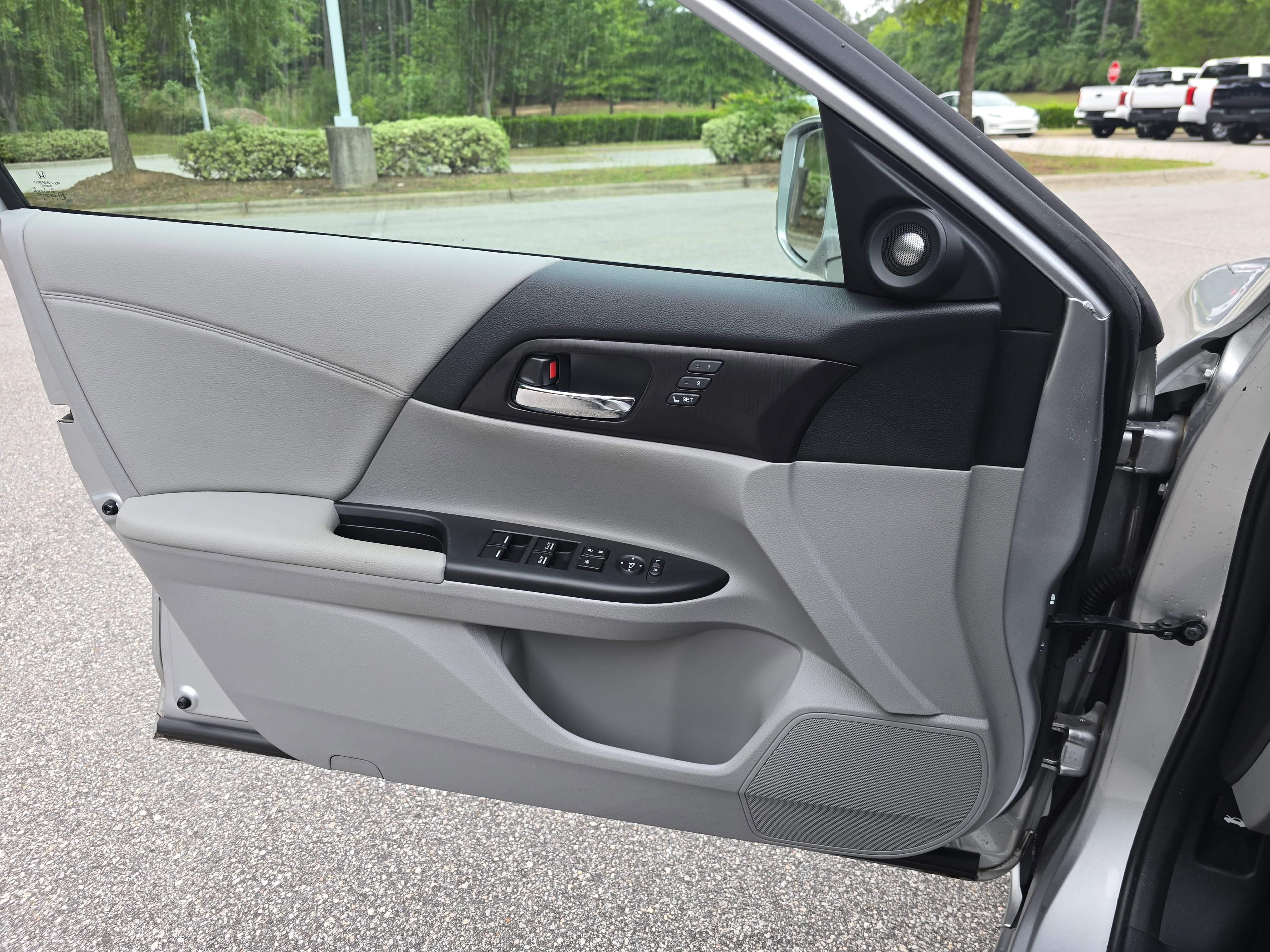 Used 2015 Honda Accord EX-L image 28