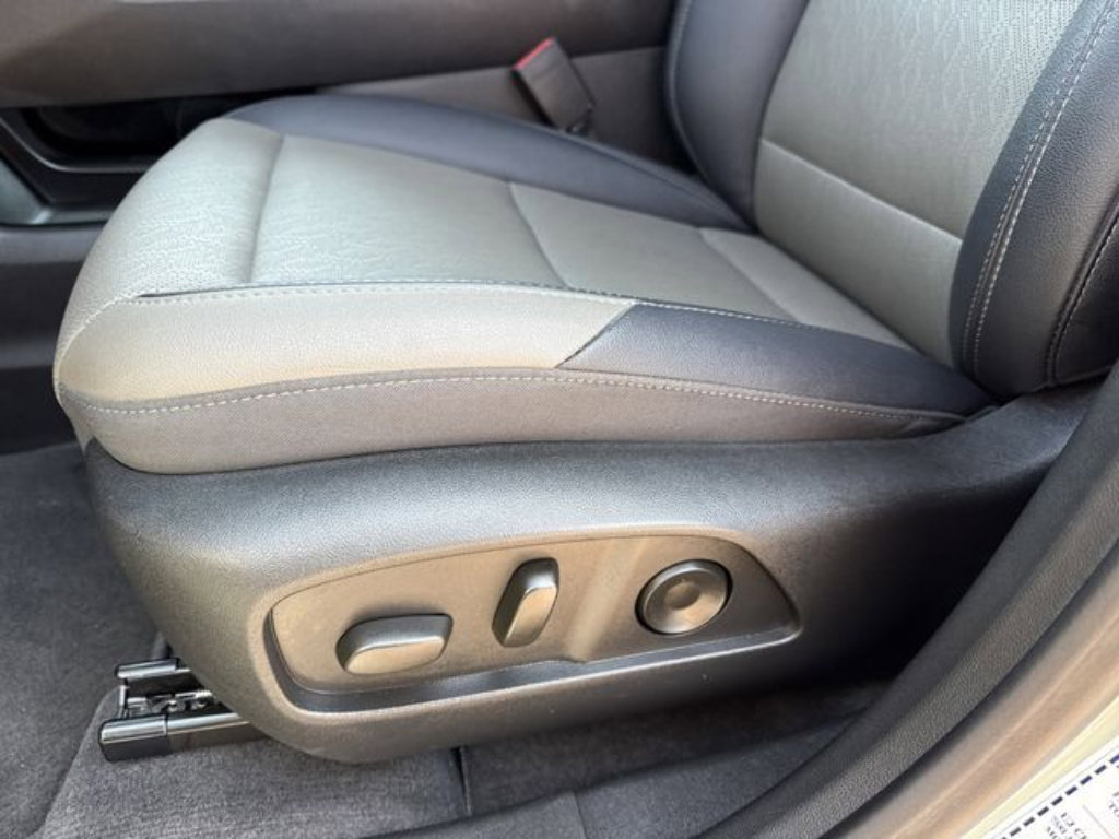 Used 2025 Chevrolet Equinox LT w/ Convenience Package II FWD image 77