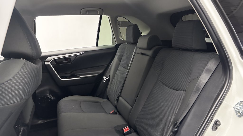 Used 2025 Toyota RAV4 LE AWD/4WD image 29