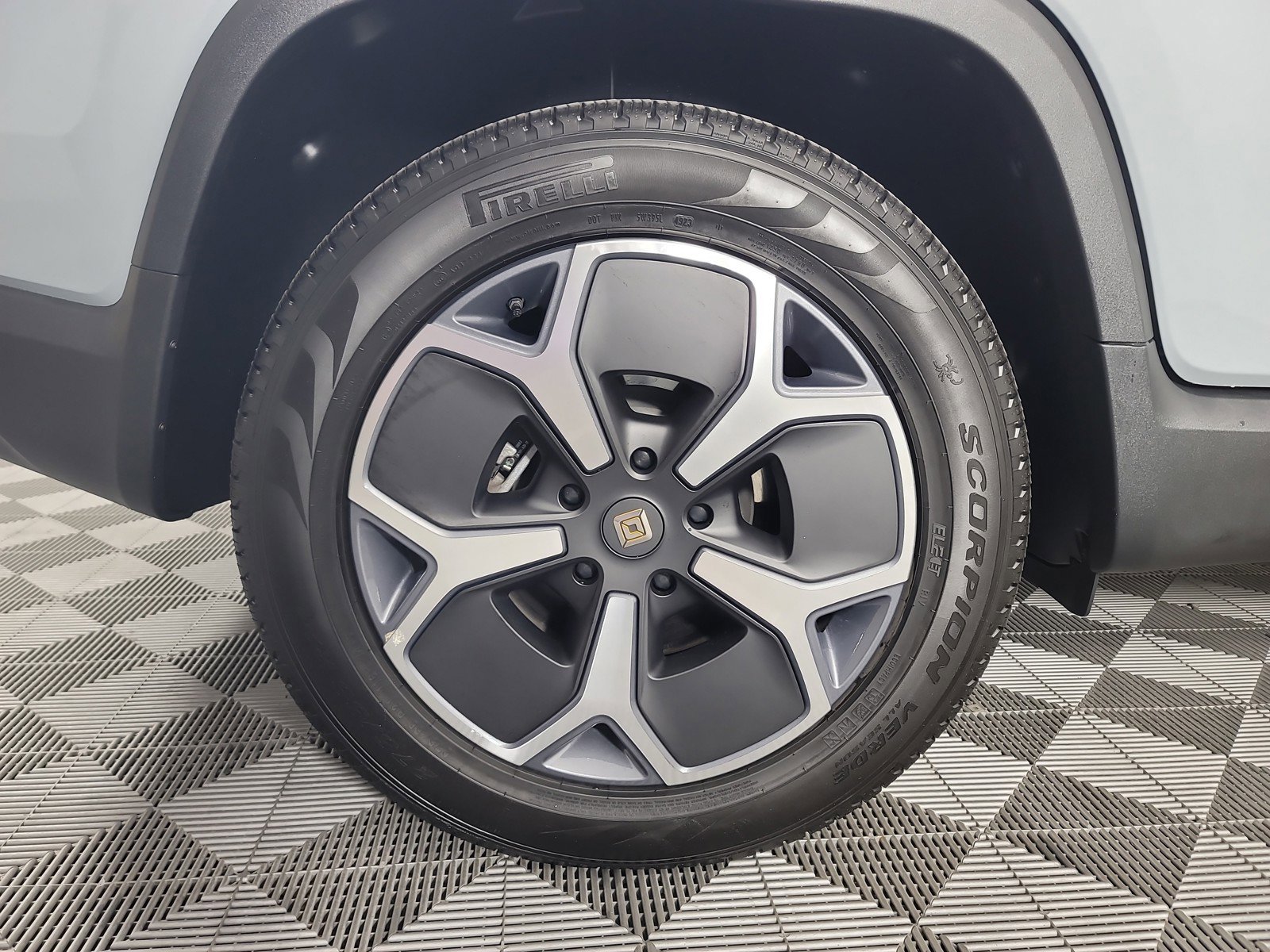 Used 2024 Rivian R1T Adventure AWD/4WD image 12