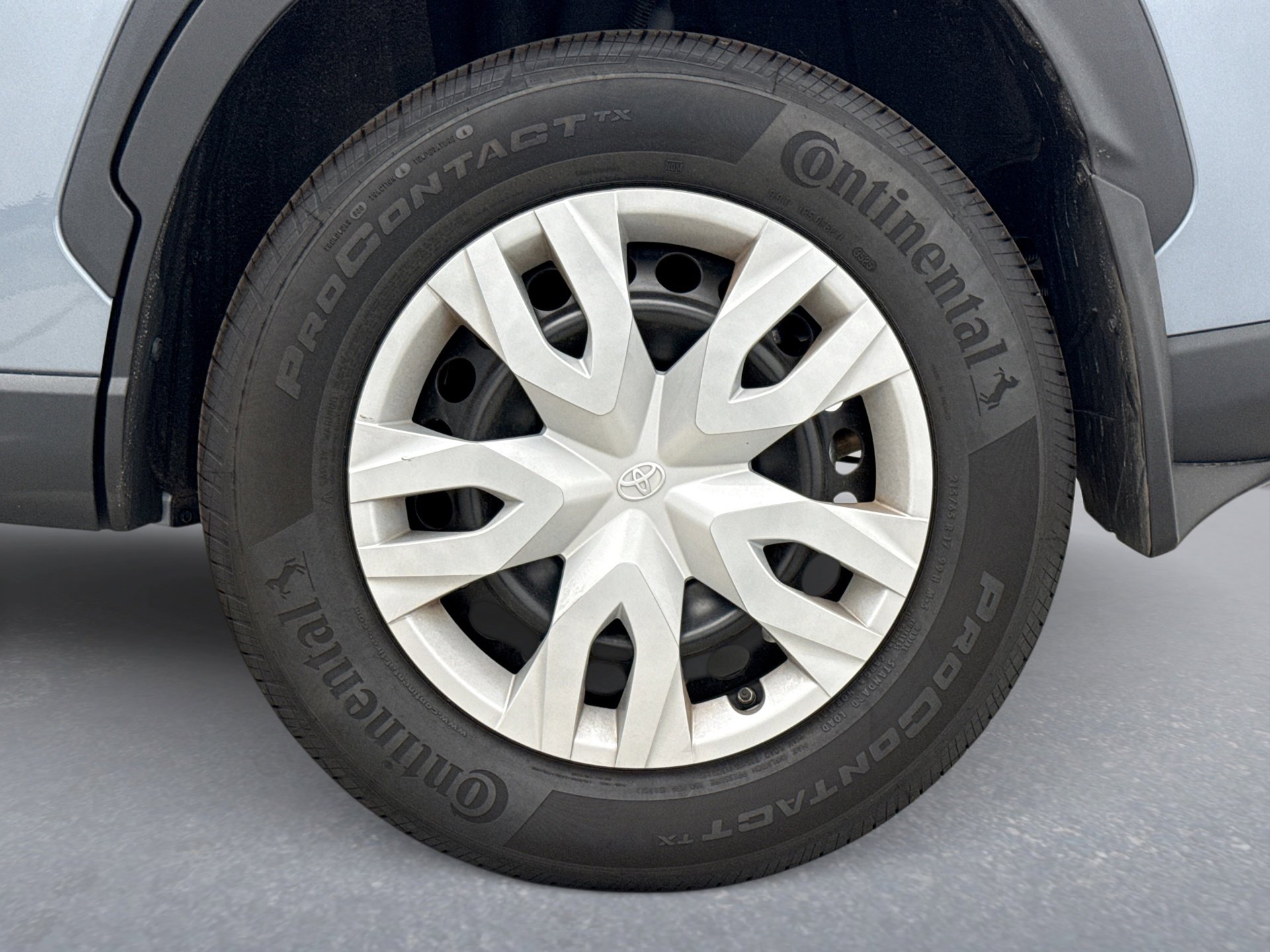 Used 2023 Toyota Corolla Cross L AWD/4WD image 12