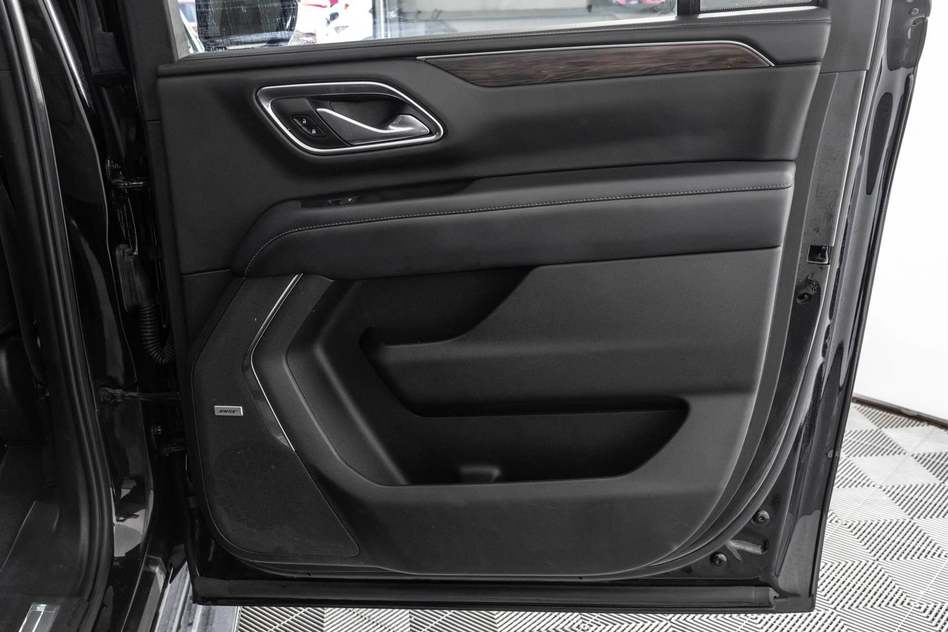 Used 2022 Chevrolet Suburban LT AWD/4WD image 45