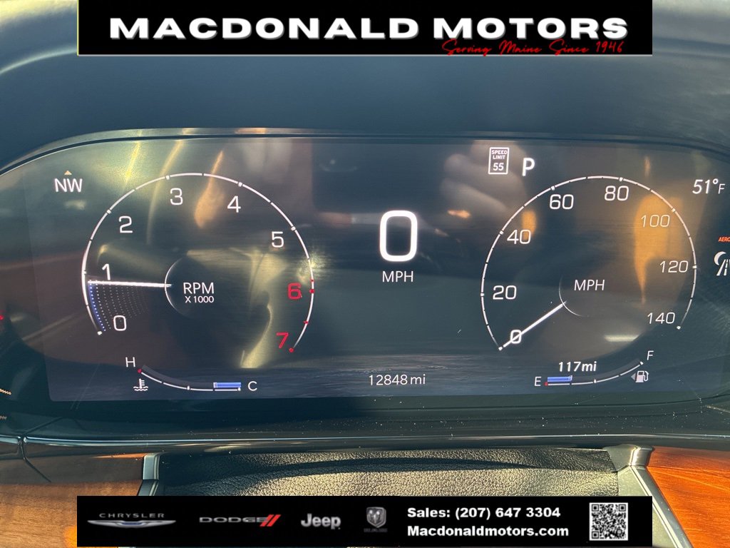 Used 2024 Jeep Grand Wagoneer Series III w/ HD Trailer Tow Package image 25