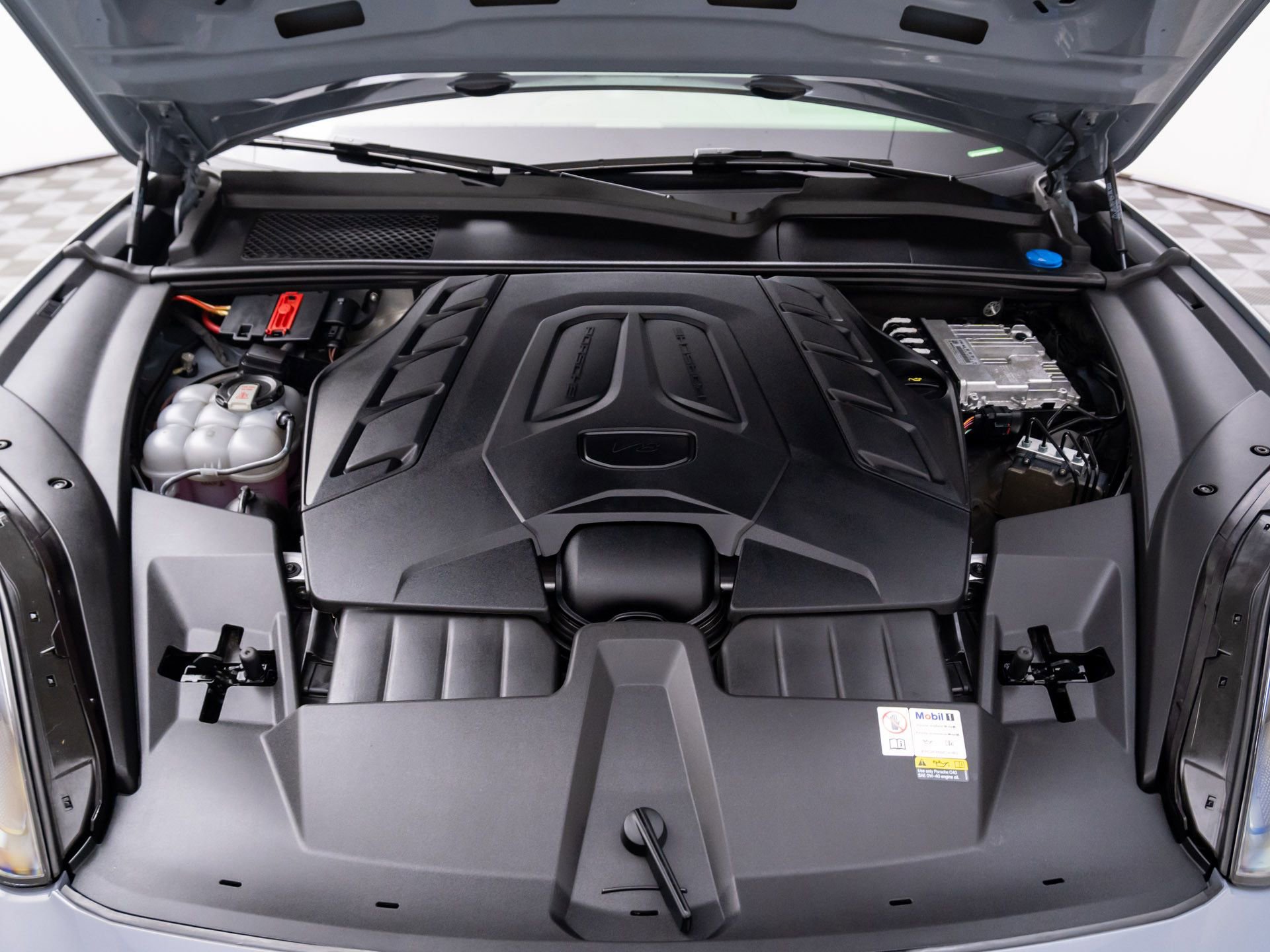 Certified 2024 Porsche Cayenne Turbo GT image 33