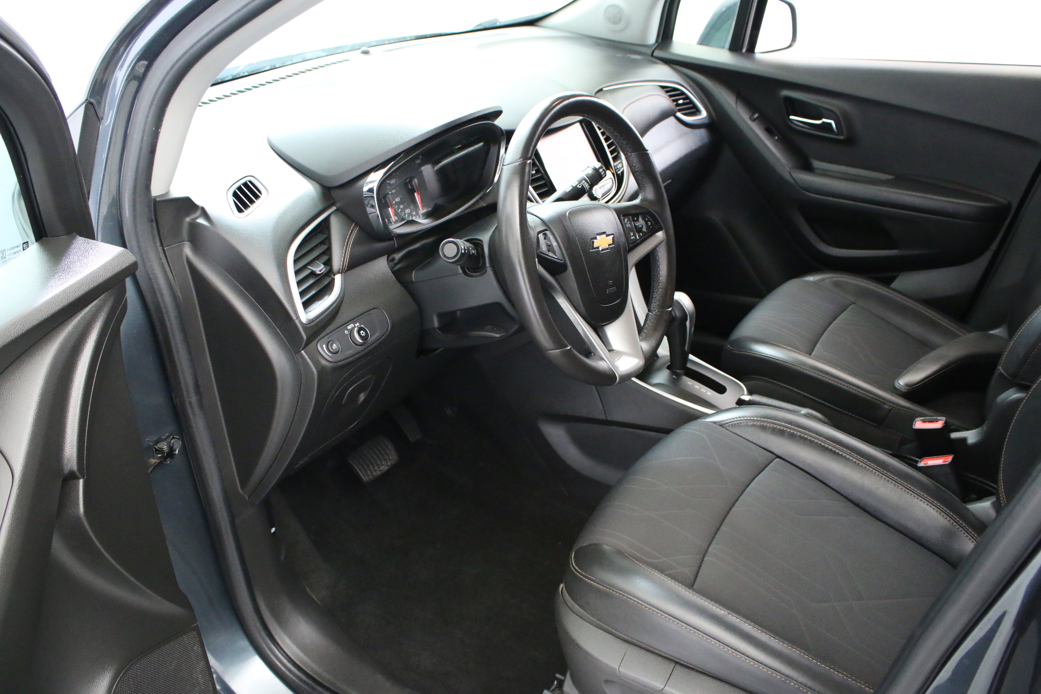 Used 2021 Chevrolet Trax LT w/ Driver Confidence Package AWD/4WD image 21