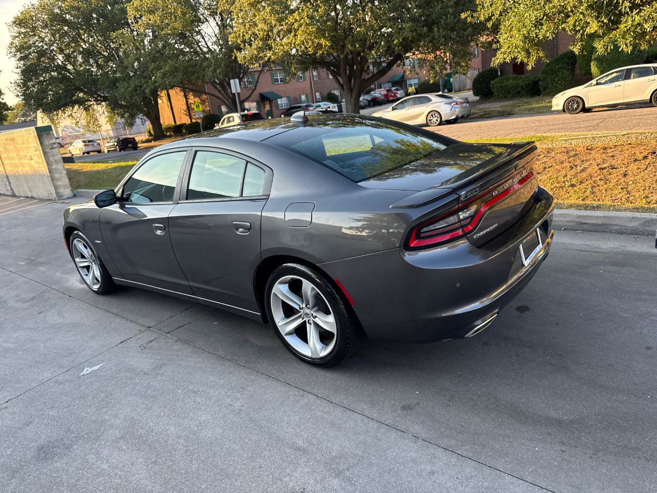 Used 2018 Dodge Charger R/T RWD image 4