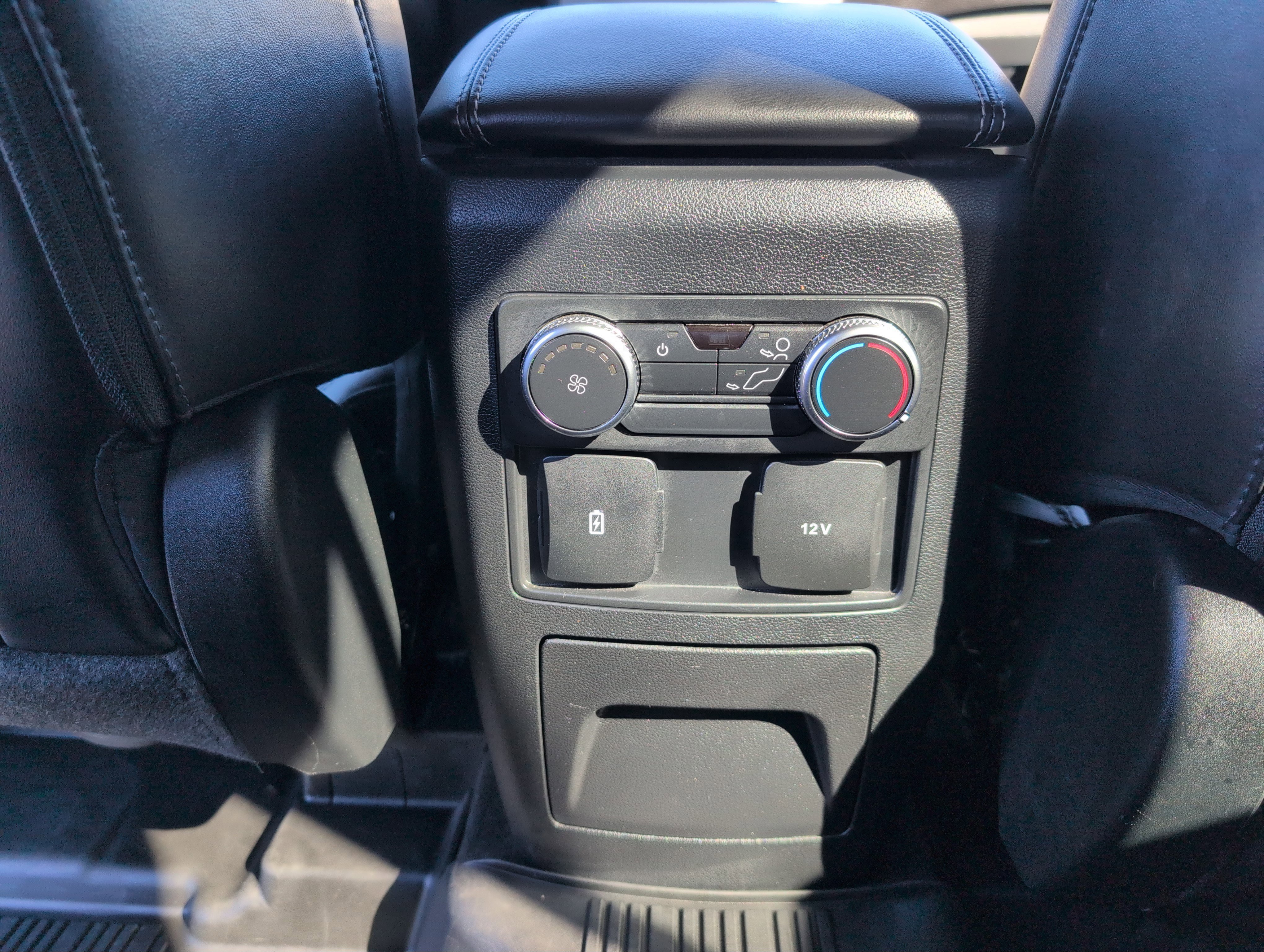 Used 2022 Ford Explorer XLT w/ Equipment Group 202A image 31