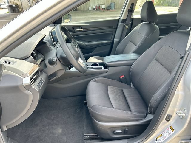 Used 2024 Nissan Altima 2.5 SV FWD image 18
