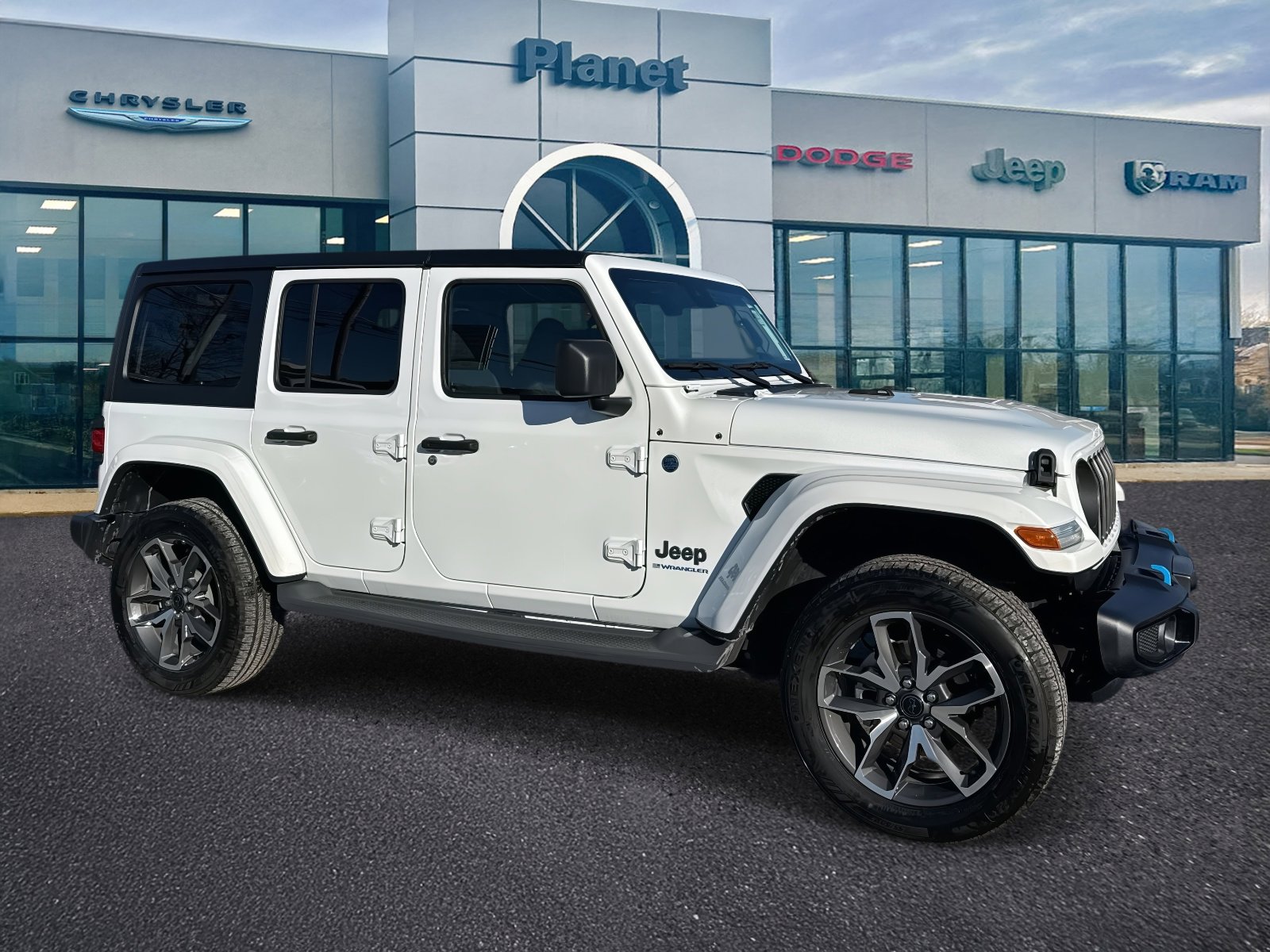 Used 2024 Jeep Wrangler Unlimited w/ Convenience Group image 1