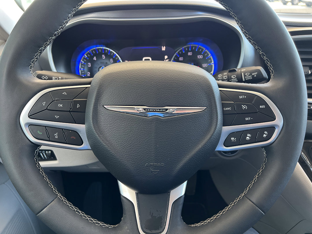 Used 2024 Chrysler Pacifica Touring-L image 23