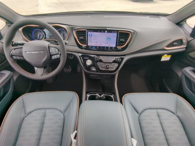 New 2027 Chrysler Pacifica Pinnacle w/ Theater Group AWD/4WD image 18