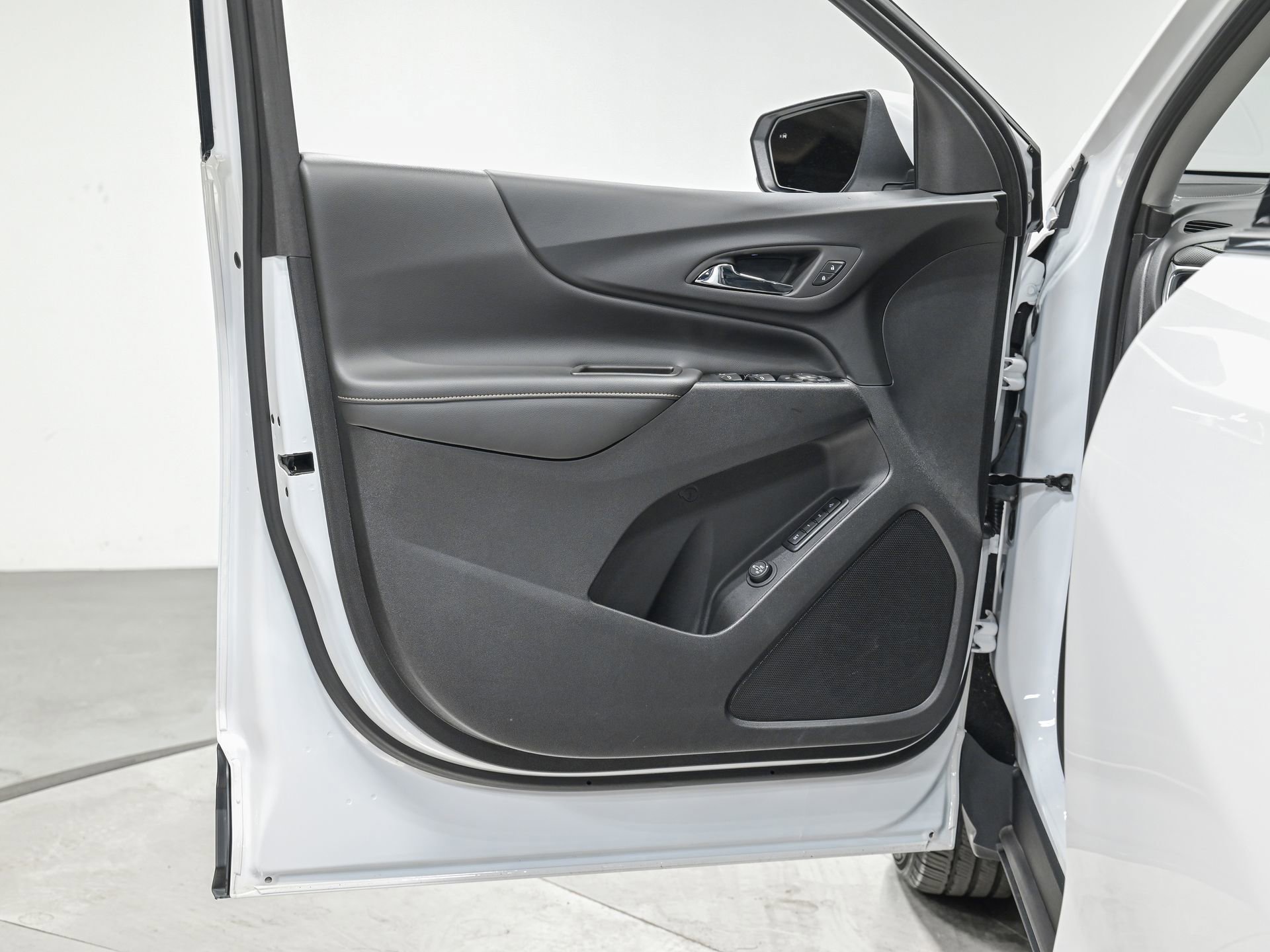 Used 2023 Chevrolet Equinox Premier FWD image 12
