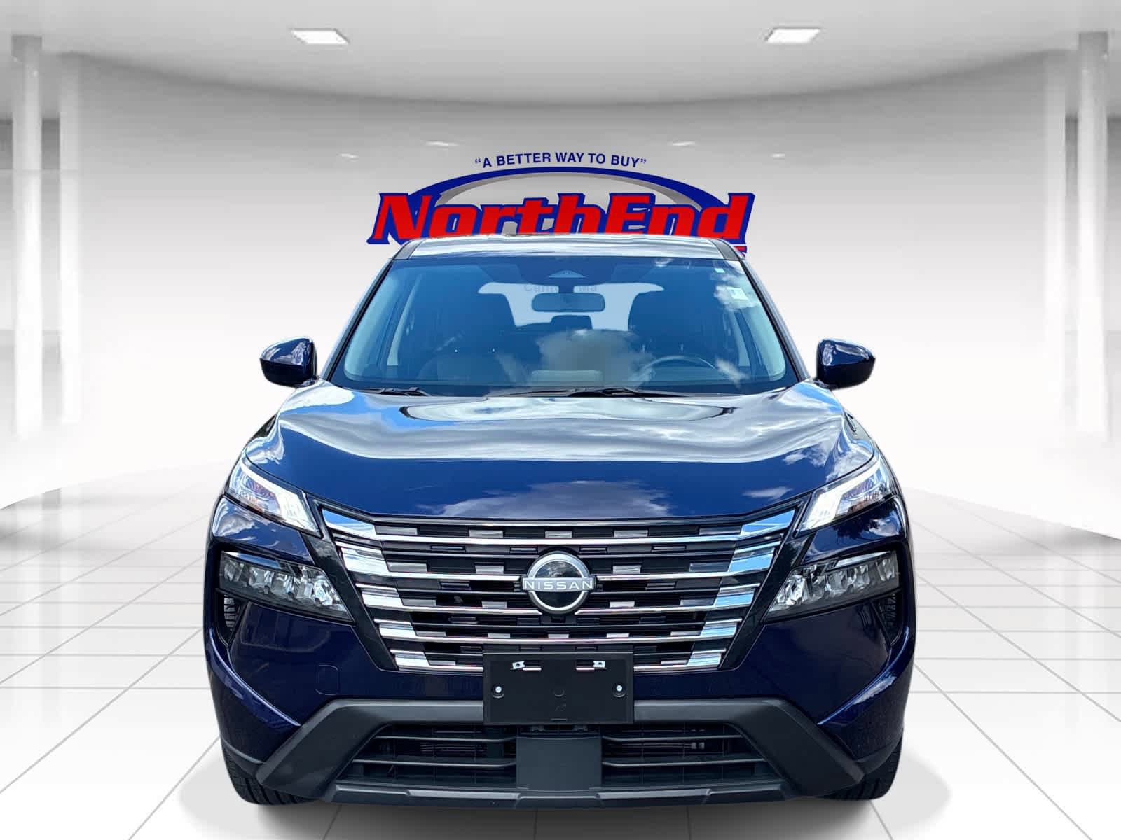Used 2025 Nissan Rogue SV AWD/4WD image 2