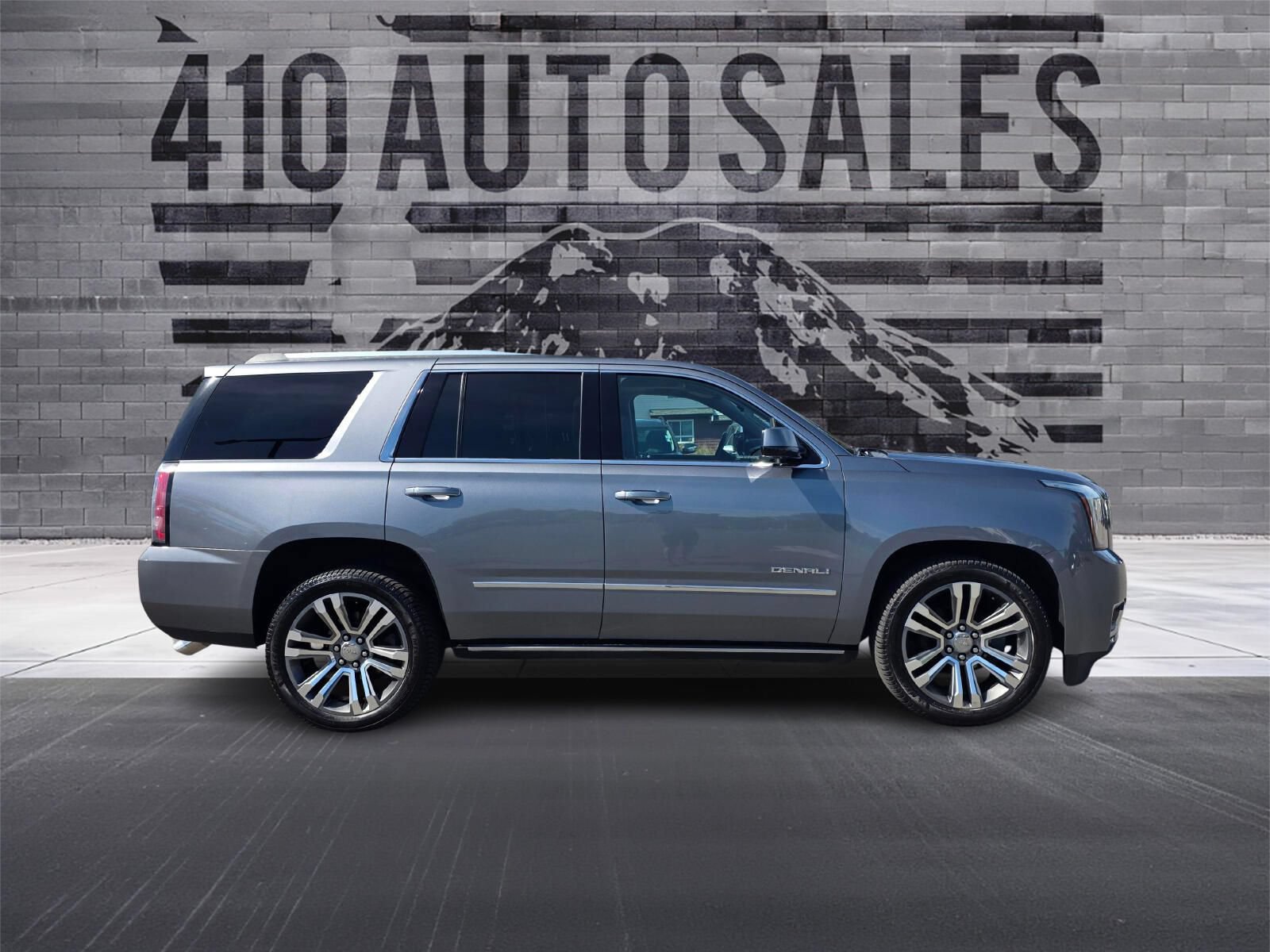 Used 2019 GMC Yukon Denali w/ Denali Ultimate Package AWD/4WD image 2