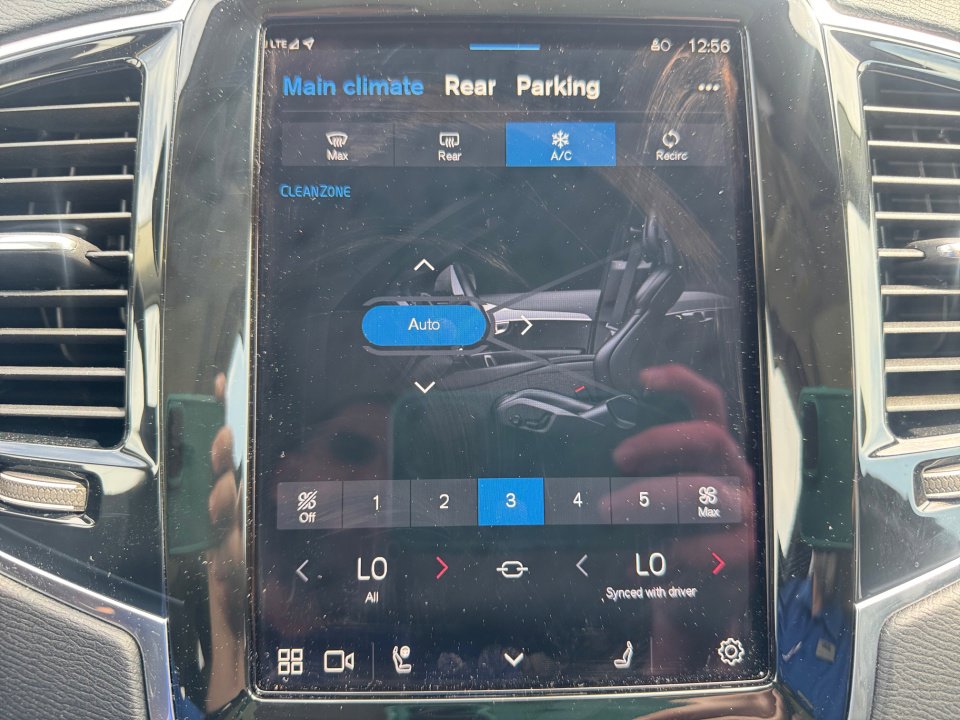 New 2025 Volvo XC90 T8 Plus w/ Protection Package Premier image 18