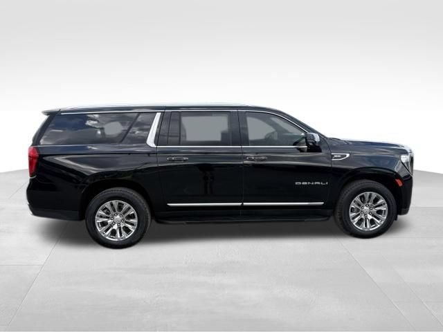 Used 2023 GMC Yukon XL Denali AWD/4WD image 9
