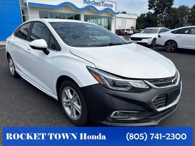 Used 2016 Chevrolet Cruze LT w/ Sun And Sound Package FWD image 3
