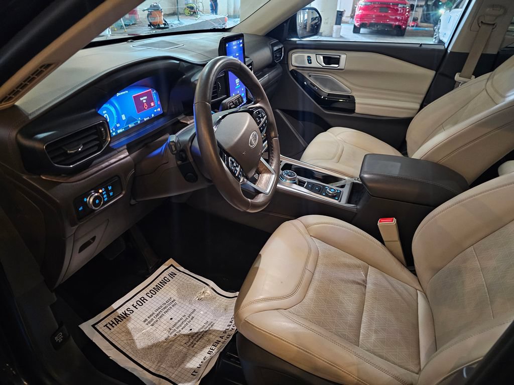 Used 2022 Ford Explorer Platinum w/ Equipment Group 601A AWD/4WD image 14