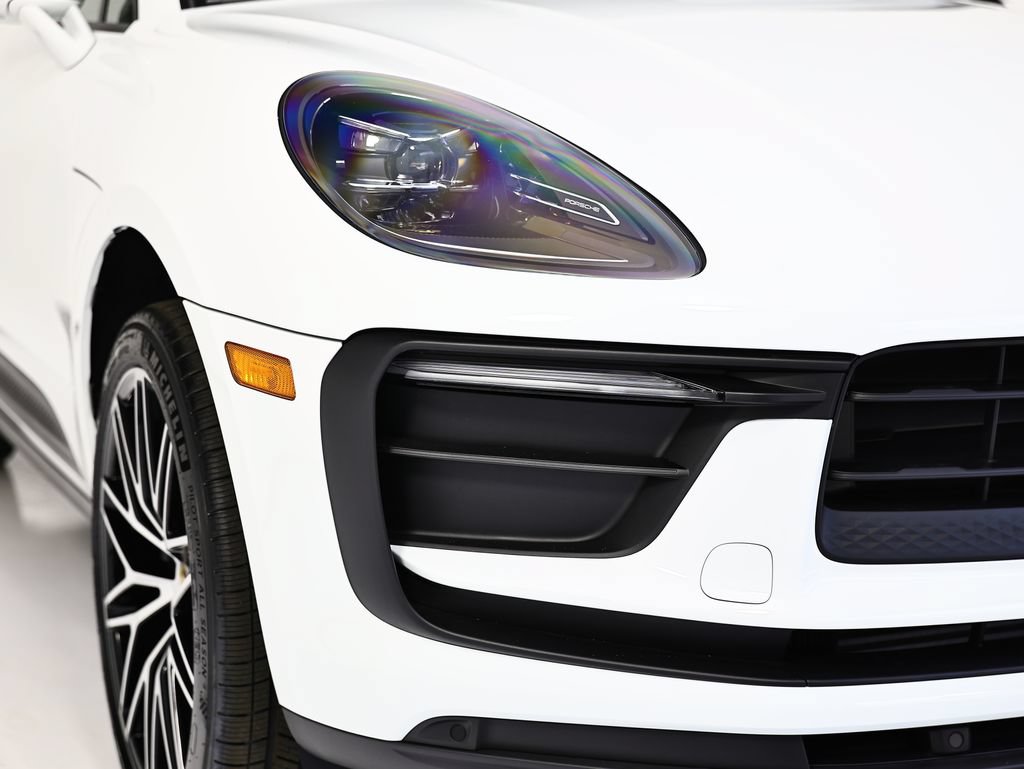 New 2026 Porsche Macan AWD/4WD image 17